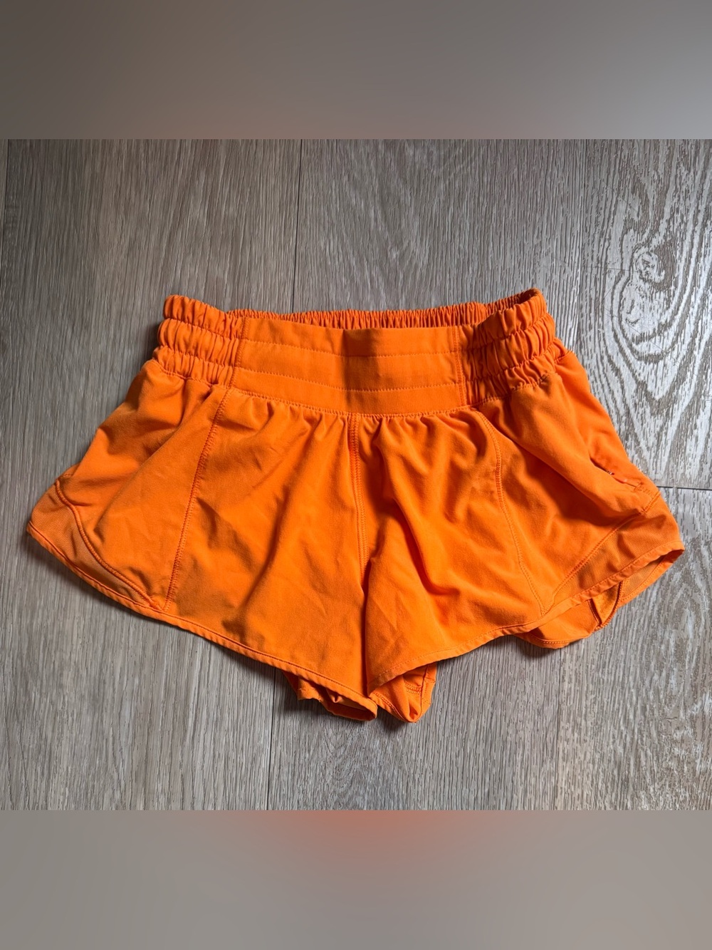 Lululemon Hotty Hot High-Rise Lined Short 2.5" Orange (Citrus Sizzle Tone Size 2